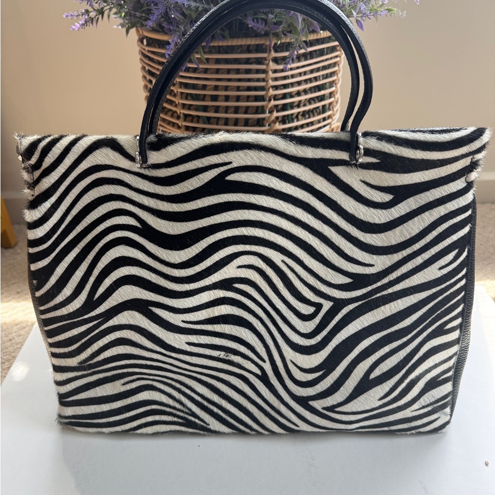 Italian Shoemakers Black and White Zebra Stripe Tote/ Sandals size 39